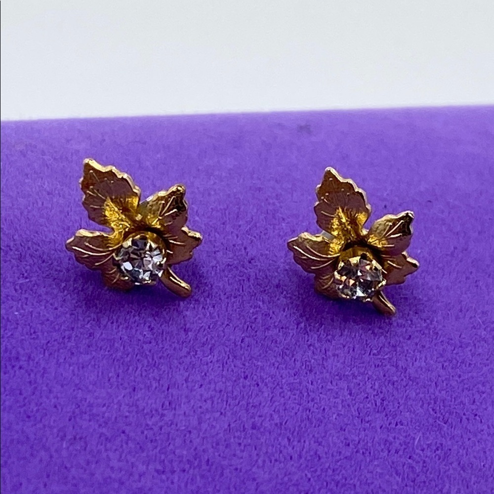 💛 Vintage 18k Gold Plated Leaf Earrings with Crystal Accents